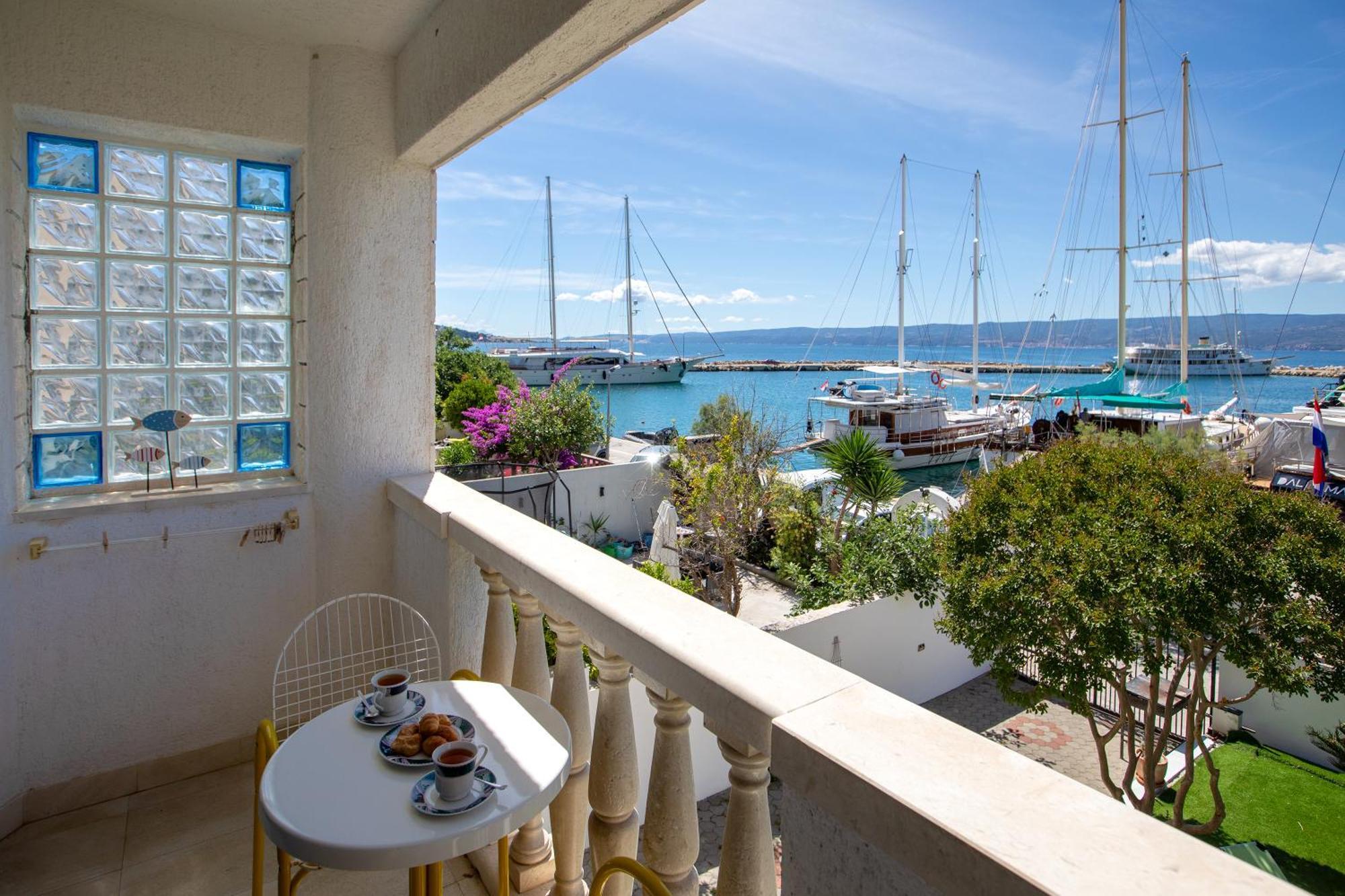 Sunny Bay *