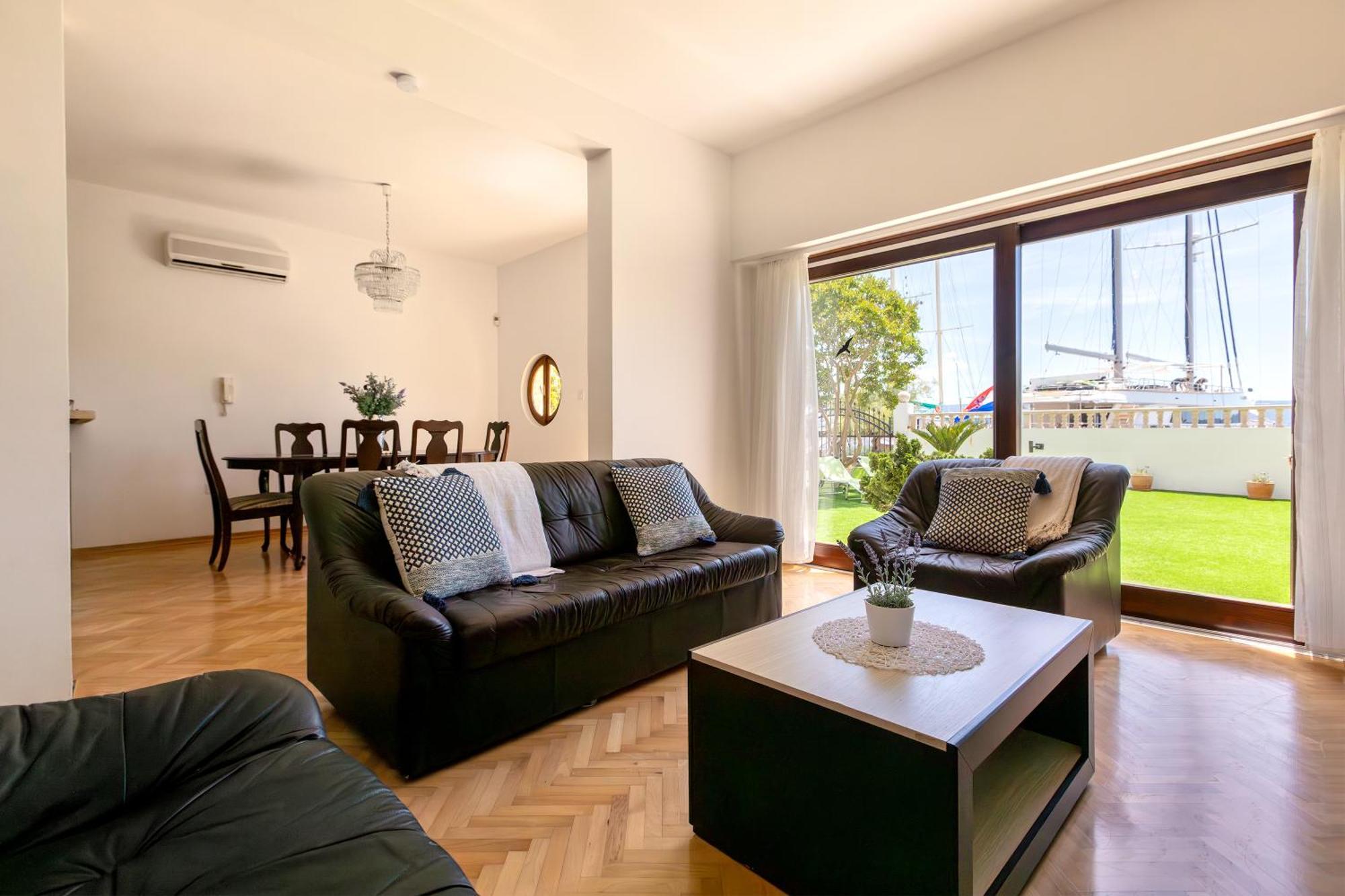Sunny Bay Apartment